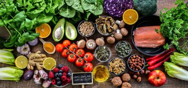 Anti-inflamatuar diyeti temsil eden gıdalar.