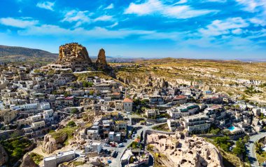 Kapadokya 'nın Nevsehir ilindeki Uchisar Şatosu manzarası.