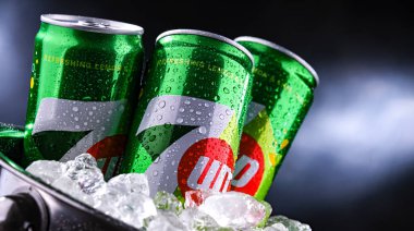 POZNAN, POL - 21 MAR 2025: PepsiCo tarafından dağıtılan karbonatlı bir meşrubat markası.