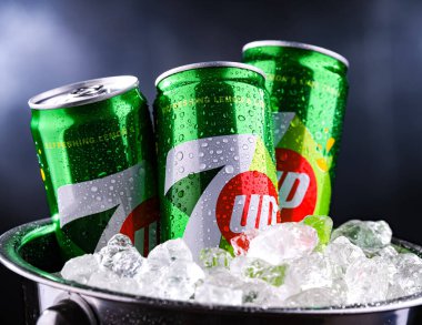 POZNAN, POL - 21 MAR 2025: PepsiCo tarafından dağıtılan karbonatlı bir meşrubat markası.