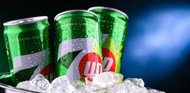 POZNAN, POL - 21 MAR 2025: PepsiCo tarafından dağıtılan karbonatlı bir meşrubat markası.