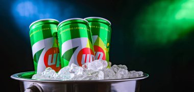 POZNAN, POL - 21 MAR 2025: PepsiCo tarafından dağıtılan karbonatlı bir meşrubat markası.