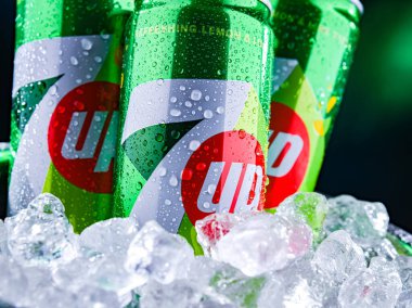 POZNAN, POL - 21 MAR 2025: PepsiCo tarafından dağıtılan karbonatlı bir meşrubat markası.