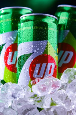 POZNAN, POL - 21 MAR 2025: PepsiCo tarafından dağıtılan karbonatlı bir meşrubat markası.