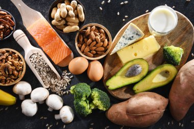 Sağlıklı cilt ve saçlar için besin takviyesi olarak önerilen biyotin açısından zengin gıda ürünleri