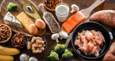 Sağlıklı cilt ve saçlar için besin takviyesi olarak önerilen biyotin açısından zengin gıda ürünleri