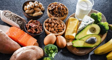 Sağlıklı cilt ve saçlar için besin takviyesi olarak önerilen biyotin açısından zengin gıda ürünleri