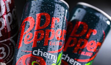 POZNAN, POL - 01 NİSAN 2025: Karbonatlı meşrubat konserveleri