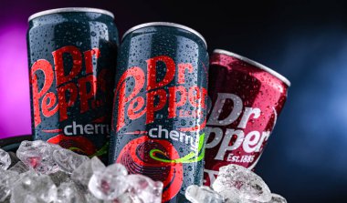 POZNAN, POL - 01 NİSAN 2025: Karbonatlı meşrubat konserveleri