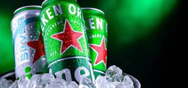 POZNAN, POL - APR 01, 2025: Heineken bira konserveleri Hollandalı bira şirketi Heineken N.V tarafından üretildi.