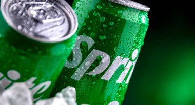 POZNAN, POL - 02 APR 2025: The Coca Cola Company tarafından dağıtılan karbonatlı bir meşrubat.