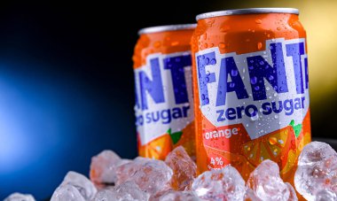 POZNAN, POL - 02 APR 2025: The Coca Cola Company tarafından dağıtılan karbonatlı bir meşrubat.