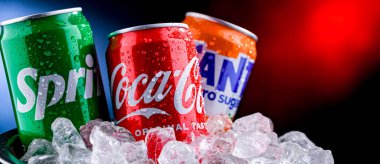 POZNAN, POL - APR 02, 2025: The Coca-Cola Company 'nin temel ürünleri: Coca-Cola, Fanta ve Sprite