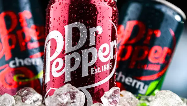 POZNAN, POL - 01 NİSAN 2025: Karbonatlı meşrubat konserveleri