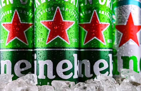 POZNAN, POL - APR 01, 2025: Heineken bira konserveleri Hollandalı bira şirketi Heineken N.V tarafından üretildi.