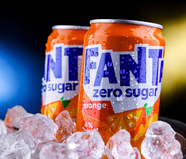 POZNAN, POL - 02 APR 2025: The Coca Cola Company tarafından dağıtılan karbonatlı bir meşrubat.