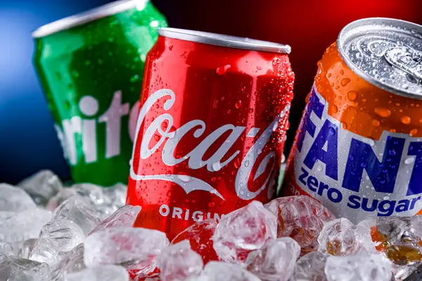 POZNAN, POL - APR 02, 2025: The Coca-Cola Company 'nin temel ürünleri: Coca-Cola, Fanta ve Sprite