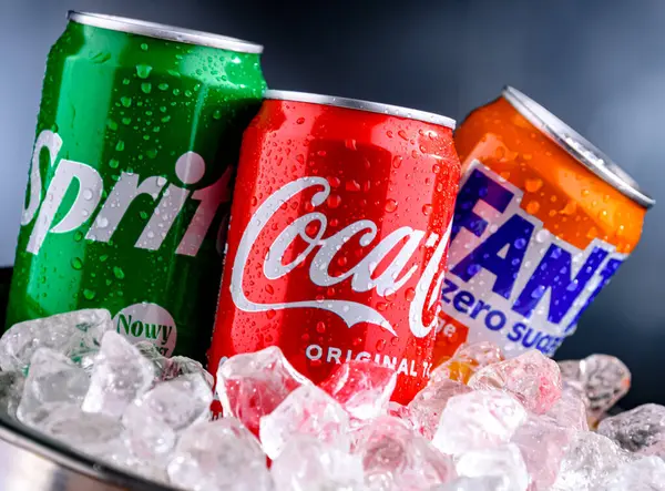 POZNAN, POL - APR 02, 2025: The Coca-Cola Company 'nin temel ürünleri: Coca-Cola, Fanta ve Sprite