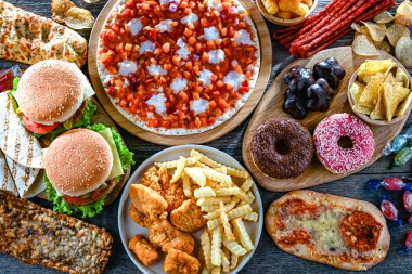 Yiyecekler kanser riskini arttırıyor. Abur cubur.