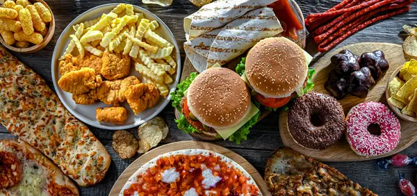 Yiyecekler kanser riskini arttırıyor. Abur cubur.