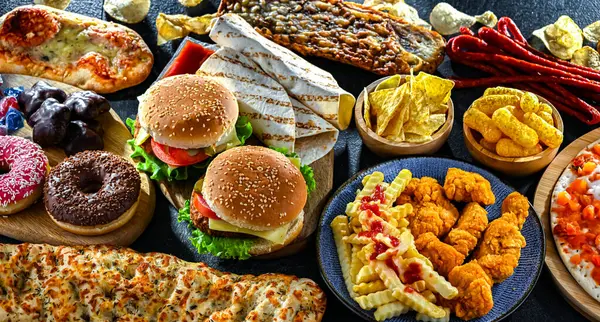 Yiyecekler kanser riskini arttırıyor. Abur cubur.