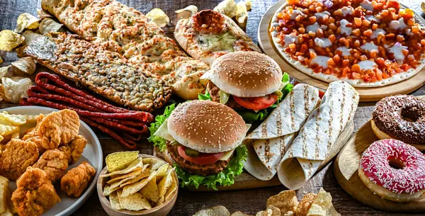 Yiyecekler kanser riskini arttırıyor. Abur cubur.