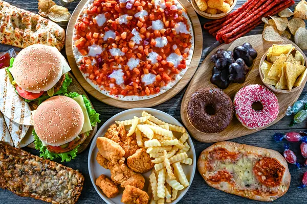 Yiyecekler kanser riskini arttırıyor. Abur cubur.