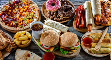 Yiyecekler kanser riskini arttırıyor. Abur cubur.