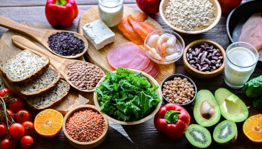 TLC diyetini temsil eden yiyecekler. Terapötik Yaşam Tarzı Değişiklikleri