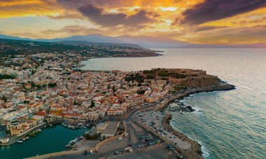 Yunanistan 'ın Girit kentindeki Rethymno kentinin hava manzarası.