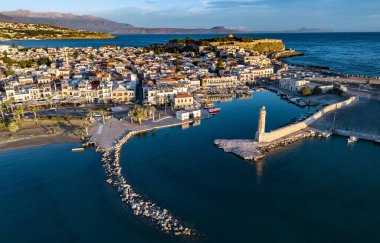 Yunanistan 'ın Girit kentindeki Rethymno kentinin hava manzarası.