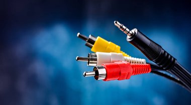 Ses ve video sinyalleri taşımak için RCA ve TRRS bağlantıları 