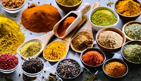 Baharat ve bitkilerin karışımı..