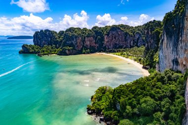 Tayland, Krabi yakınlarındaki Railay 'ın hava görüntüsü