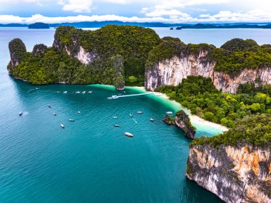 Tayland, Krabi yakınlarındaki Hong Adası 'nın hava görüntüsü.