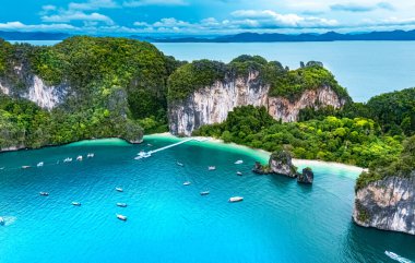 Tayland, Krabi yakınlarındaki Hong Adası 'nın hava görüntüsü.