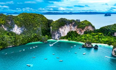 Tayland, Krabi yakınlarındaki Hong Adası 'nın hava görüntüsü.
