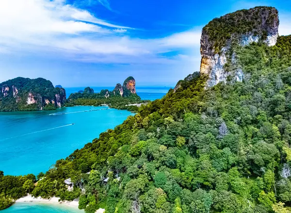 Tayland, Krabi yakınlarındaki Railay 'ın hava görüntüsü