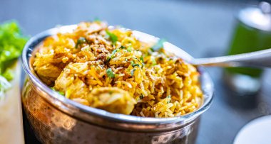 Hint restoranında servis edilen tavuk biryani..