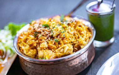 Hint restoranında servis edilen tavuk biryani..