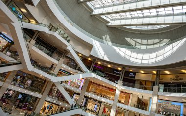 KUALA LUMPUR, MALAYSIA - 27 Mayıs 2025: Pavilion Kuala Lumpur alışveriş merkezi