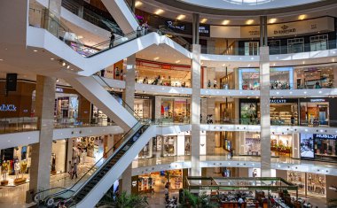 KUALA LUMPUR, MALAYSIA - 27 Mayıs 2025: Pavilion Kuala Lumpur alışveriş merkezi