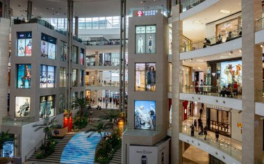 KUALA LUMPUR, MALAYSIA - 27 Mayıs 2025: Pavilion Kuala Lumpur alışveriş merkezi