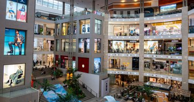 KUALA LUMPUR, MALAYSIA - 27 Mayıs 2025: Pavilion Kuala Lumpur alışveriş merkezi