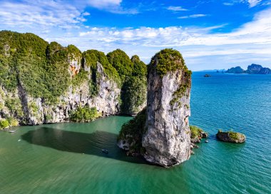 Ao Nang, Krabi, Tayland yakınlarındaki Pai Plong Sahili 'nin havadan görüntüsü..