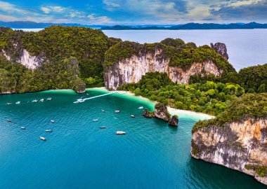 Tayland, Krabi yakınlarındaki Hong Adası 'nın hava görüntüsü.