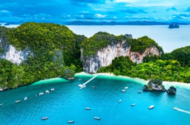 Tayland, Krabi yakınlarındaki Hong Adası 'nın hava görüntüsü.