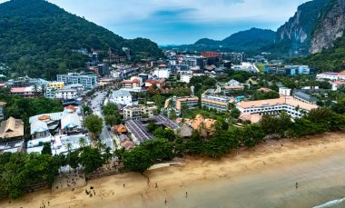 Ao Nang, Yengeç, Tayland 'ın havadan görünüşü.