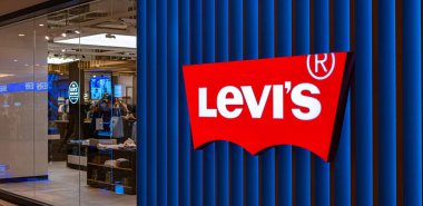 KUALA LUMPUR, MALAYSIA - 28 Mayıs 2025: Levi Strauss Kuala Lumpur 'daki alışveriş merkezinin logosu