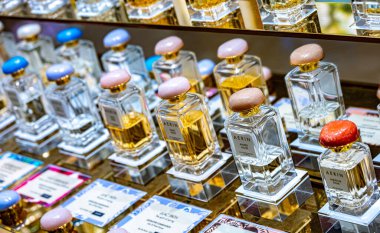 KUALA LUMPUR, MALAYSIA - 31 Mayıs 2025: Estee Lauder 'in Aerin parfüm koleksiyonu